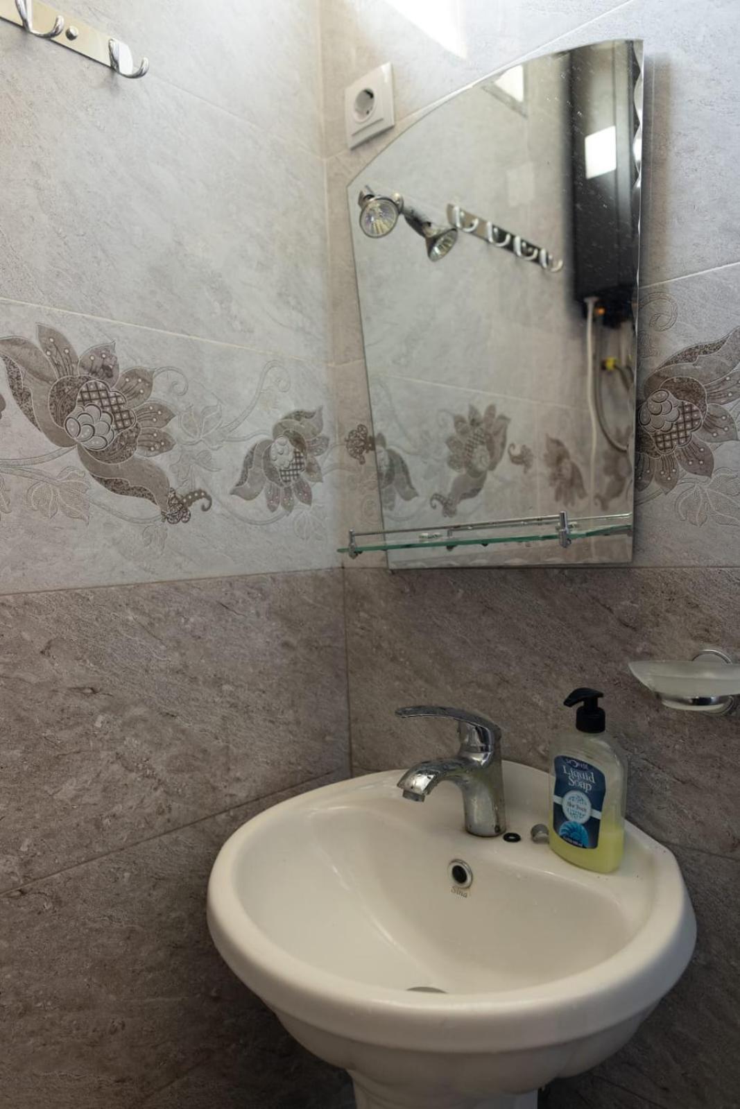Wine House Hotel Tbilisi ภายนอก รูปภาพ