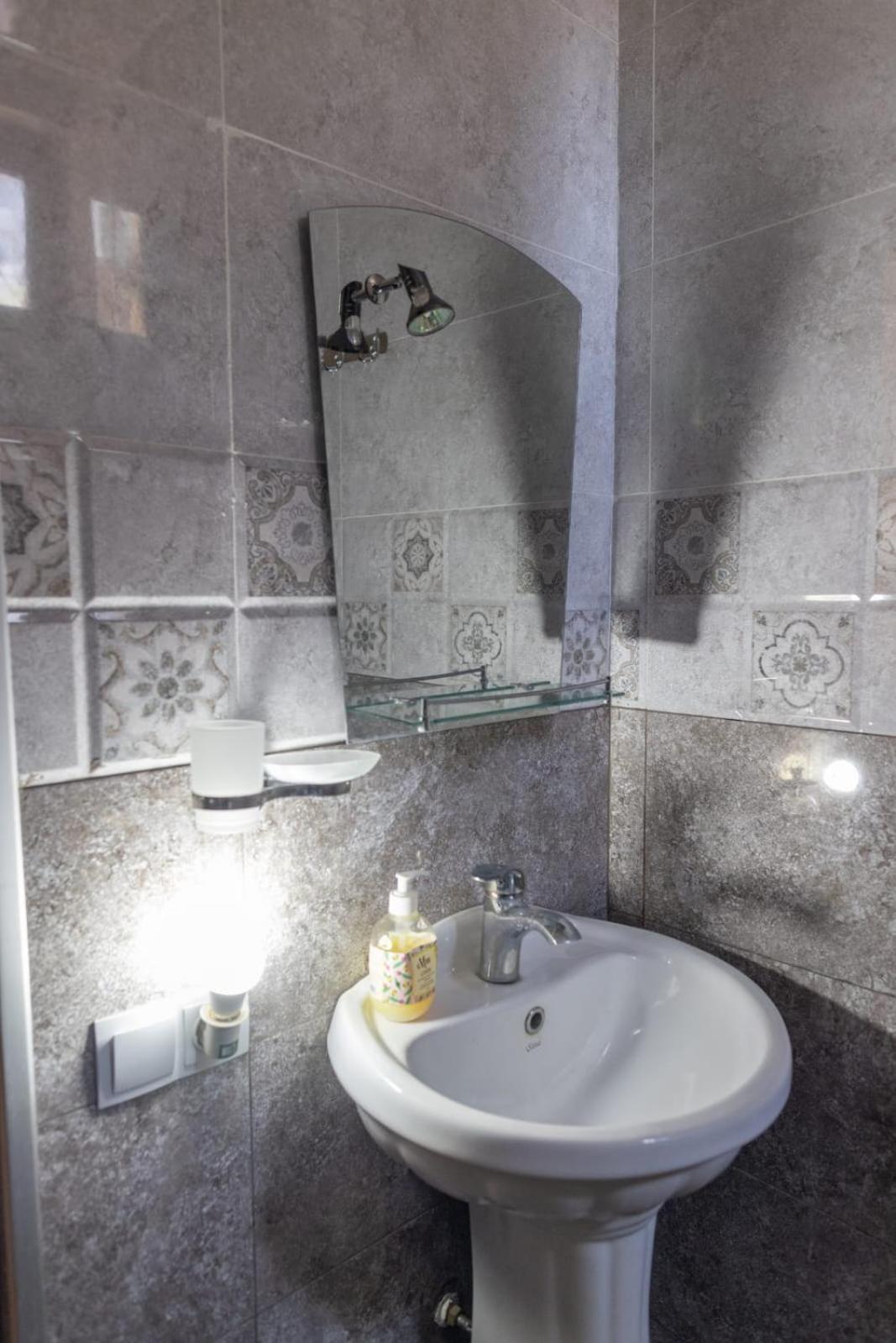 Wine House Hotel Tbilisi ภายนอก รูปภาพ