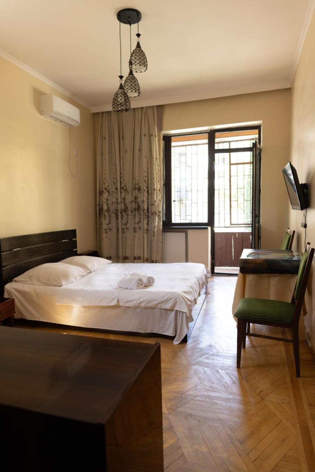 Wine House Hotel Tbilisi ภายนอก รูปภาพ